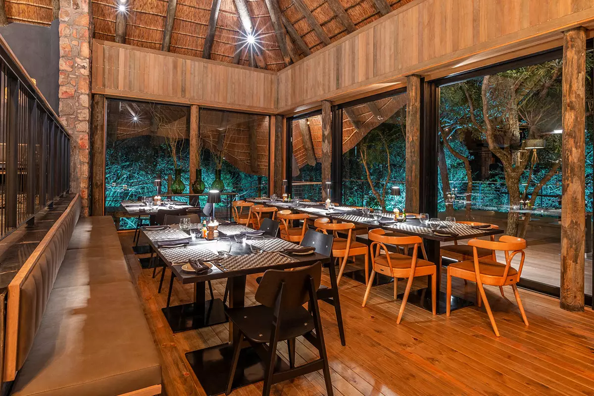 Dining1