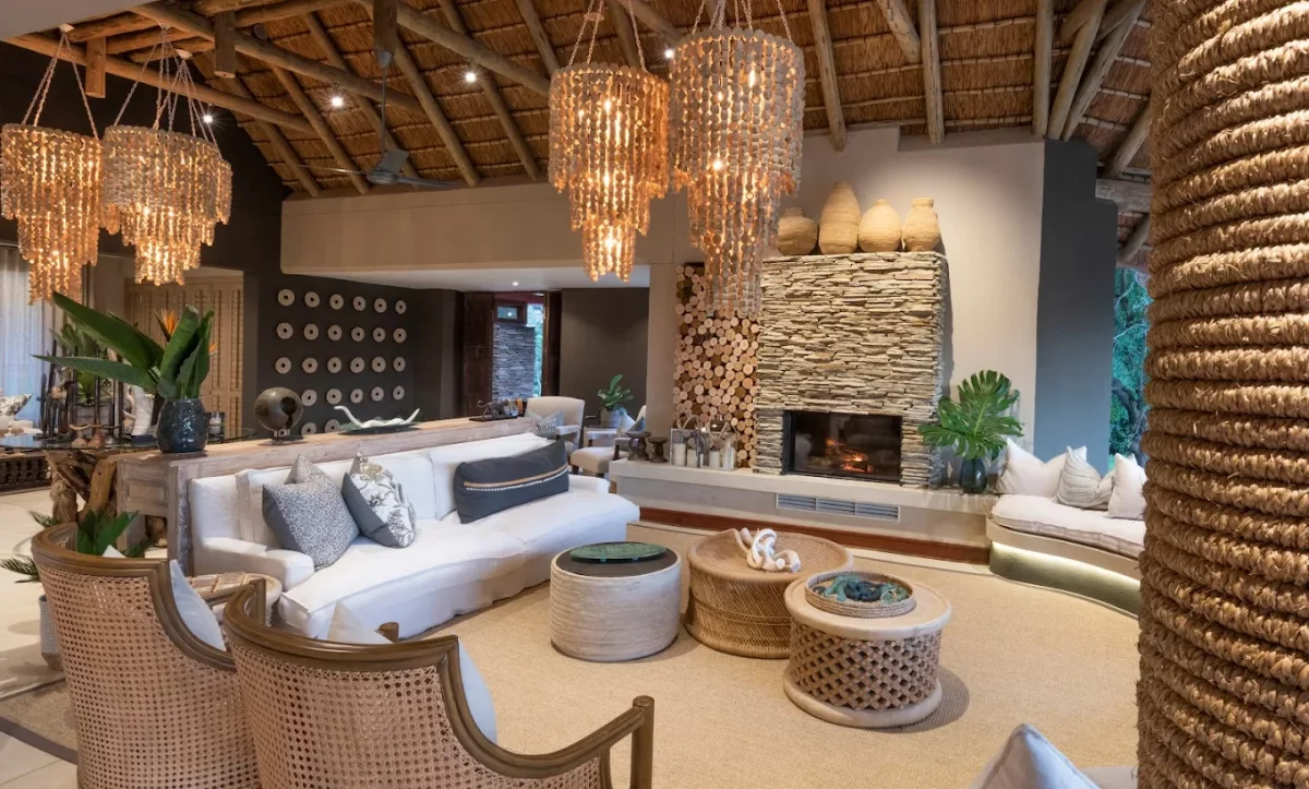 Dulini River - Main Lodge Lounge (2)