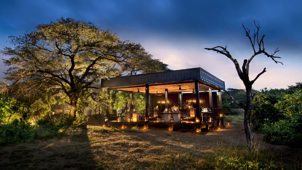 Extended-outdoor-guest-dining-area-andBeyond-Phinda-Vlei-Lodge-1