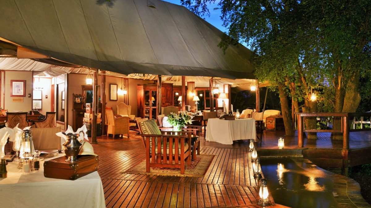 Hamiltons-deck-evening