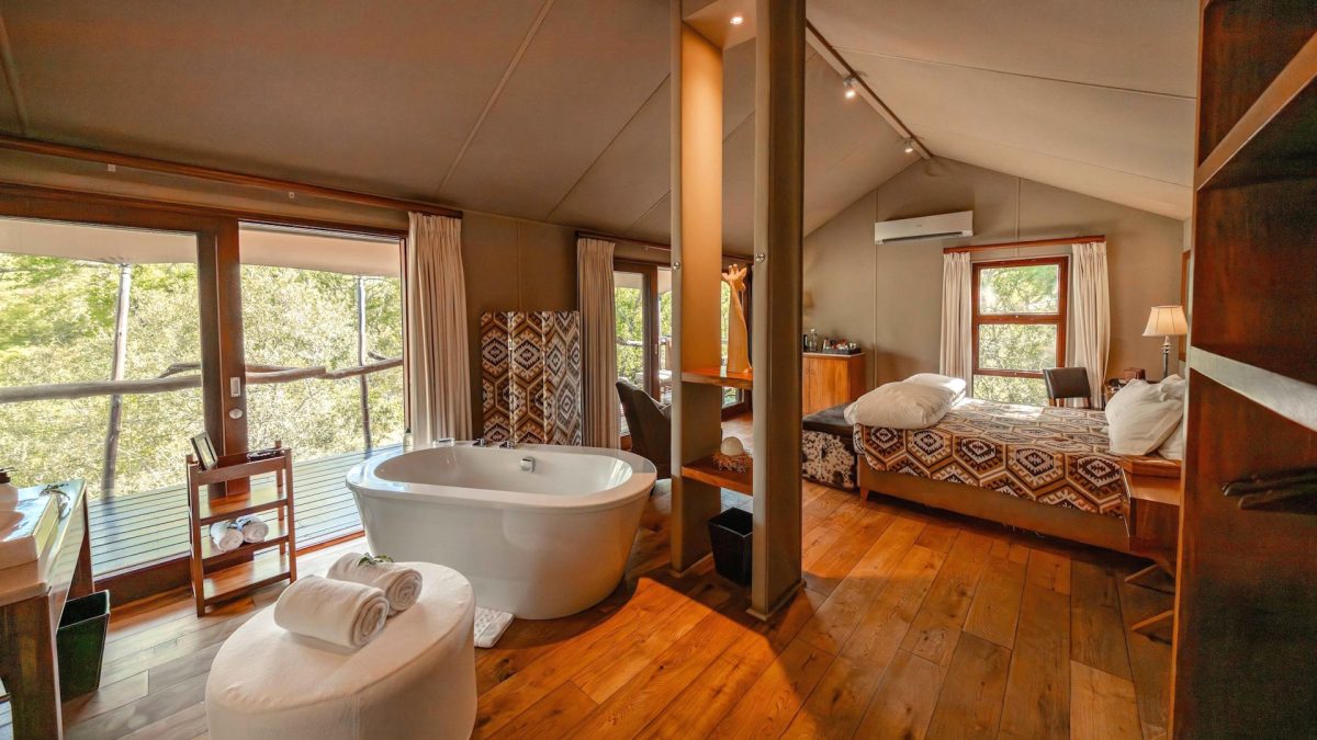 Kapama-Buffalo-Camp-en-suite-Bathroom_2