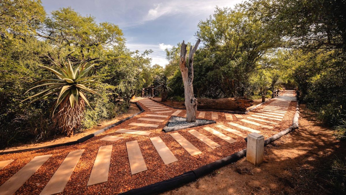 Kapama-Buffalo-Camp-walkways