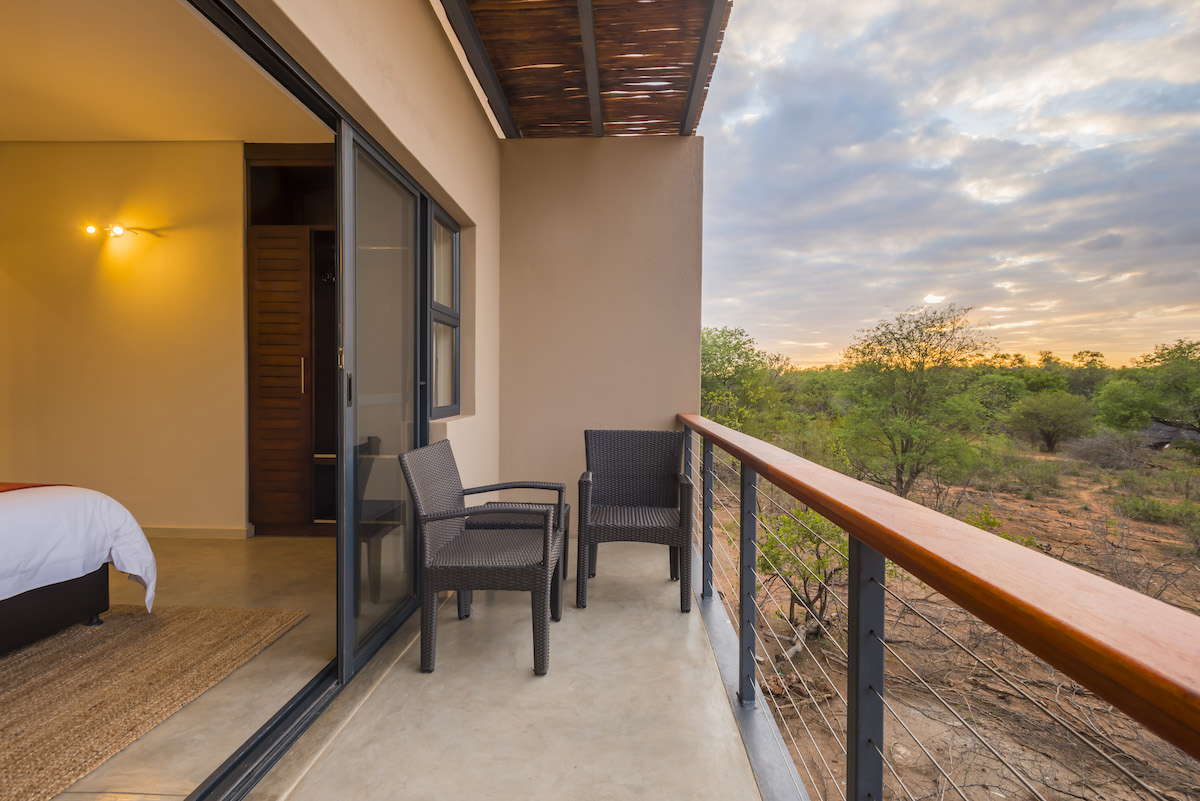 MakalaliMainLodge-129-Superior-Room-Balcony-1