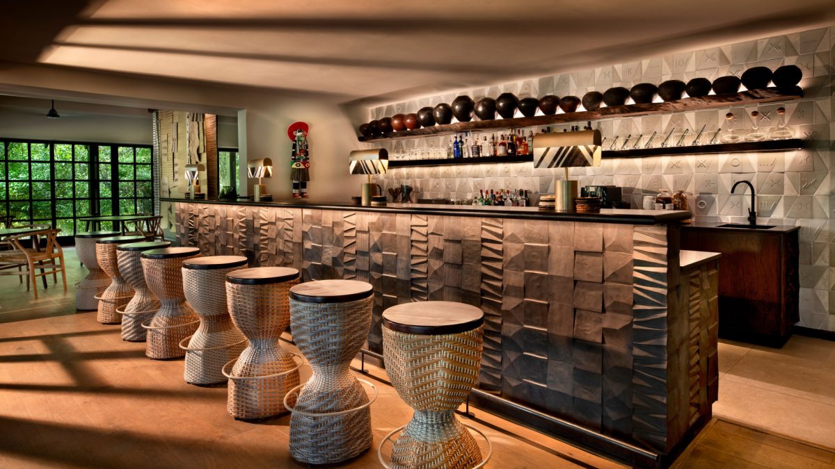 South-Africa-Phinda-Forest-Lodge-Guest-Area-bar-1