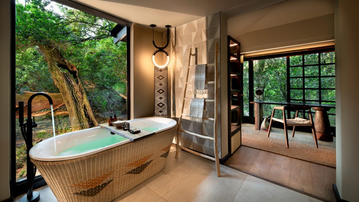 South-Africa-Phinda-Forest-Lodge-Room-Suite-bathroom