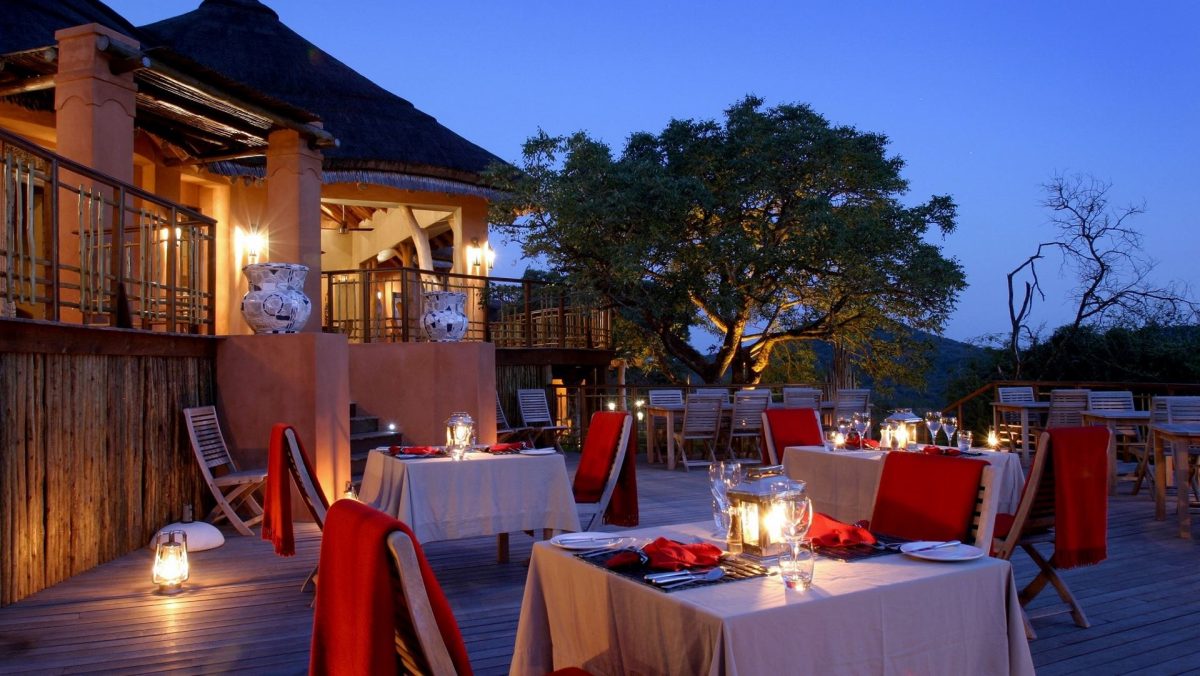 TSL011-Thanda-Safari-Lodge-Dining-Deck