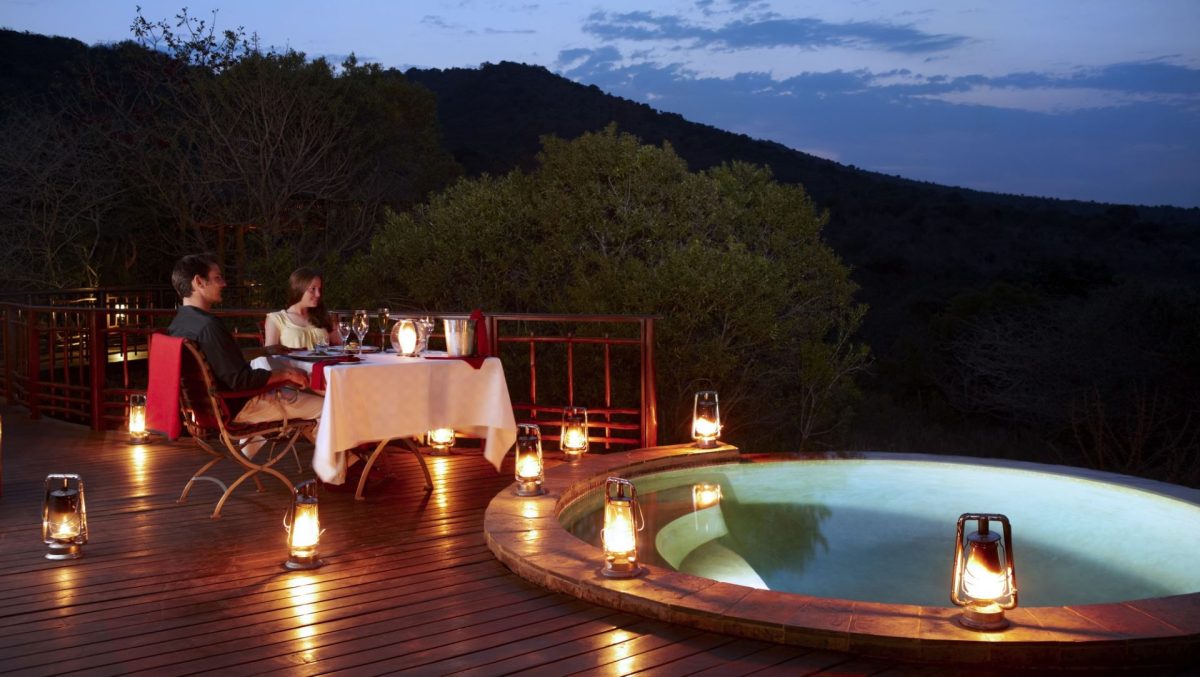TSL024-Thanda-Safari-Lodge-Private-Deck-Dining-MH1142