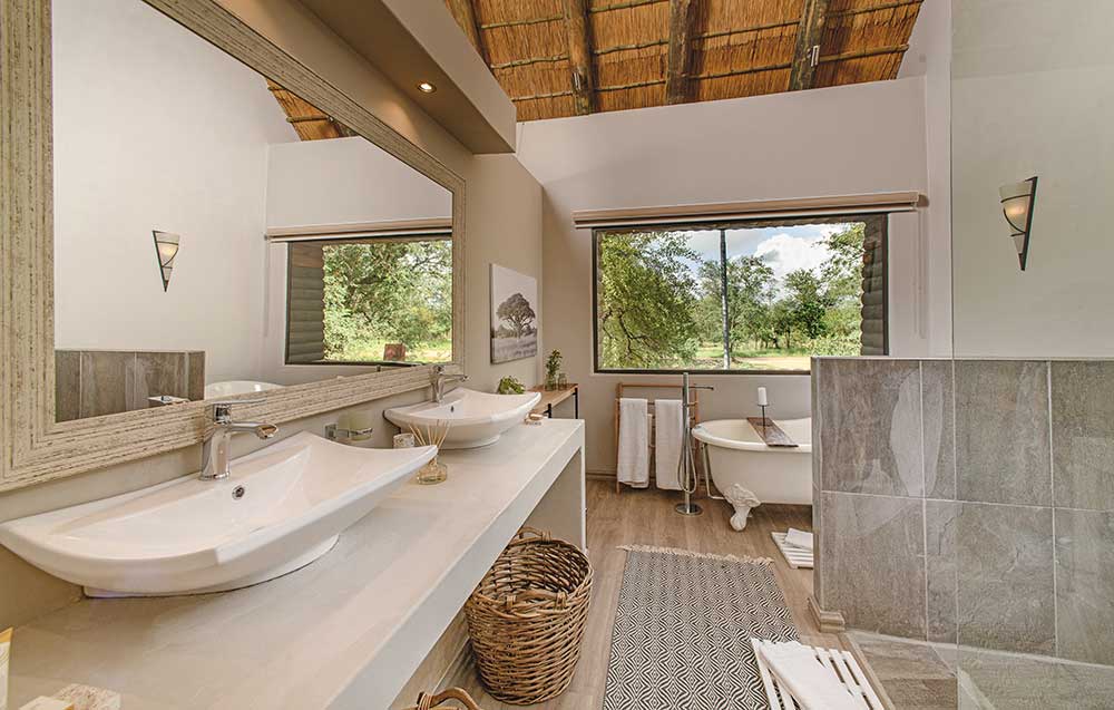 basins-and-bath-luxury-at-Karongwe-River-Lodge-