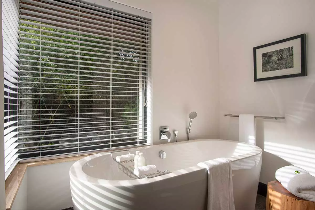 ec-bathroom_web