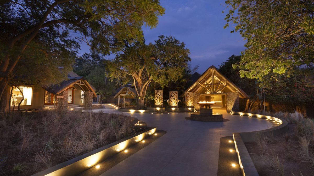 17.-Signature-Image-Mabula-Game-Lodge-Entrance
