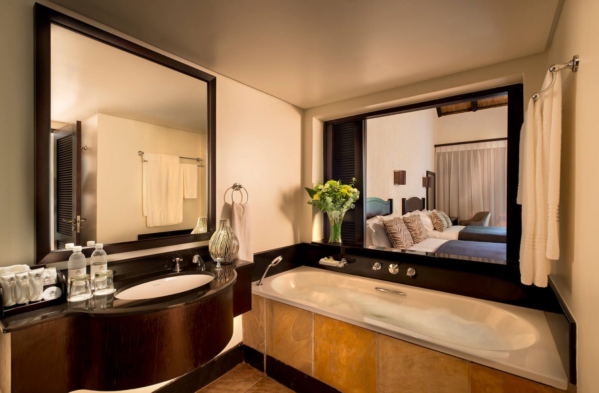 17271049089369_bakubungbushlodgestandardqueenroombathroom1