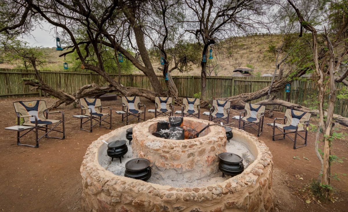 17271052588249_hotelbakubungbushlodgeboomadinnercopyofbakubungbushlodgebomasmallboma2