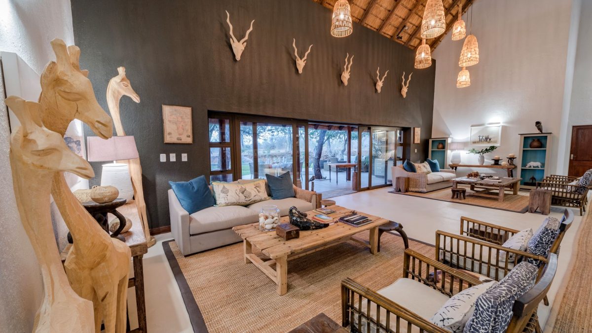 Amani-lounge-and-art-1