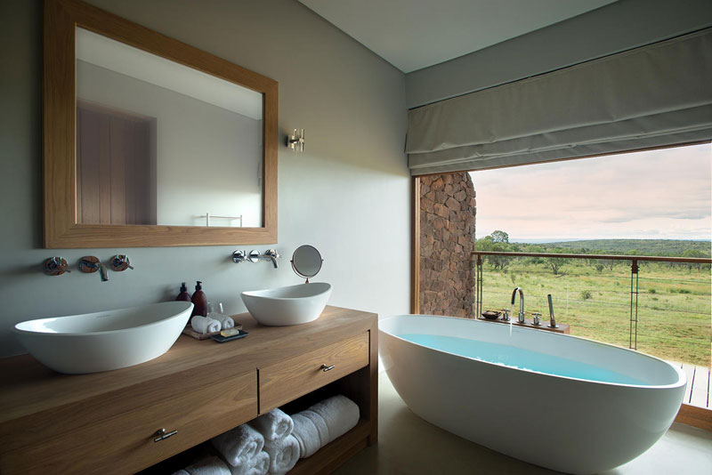 Best-rates-and-special-offers-for-mhondoro-game-lodge-luxury-pool-suite-bathroom