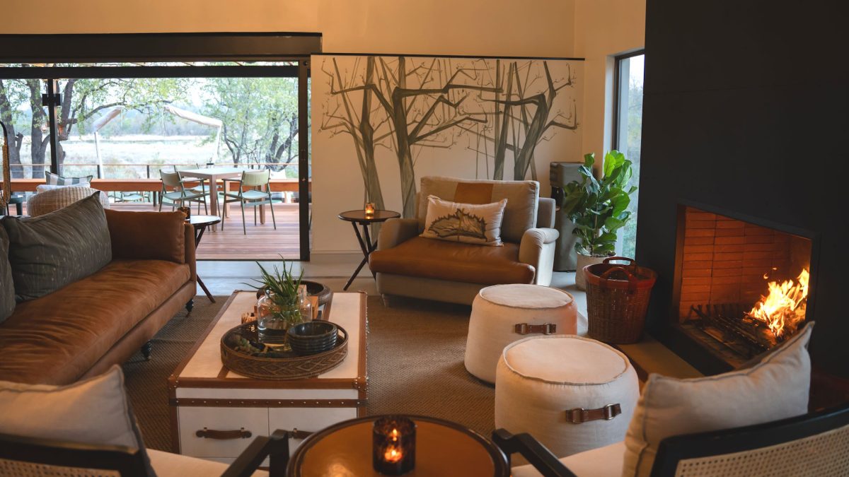 Fireplace-lounge-main-lodge