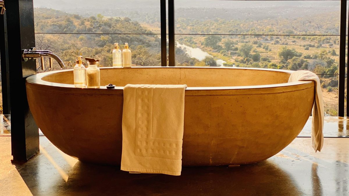 Honeymoon-Suite-Bathroom