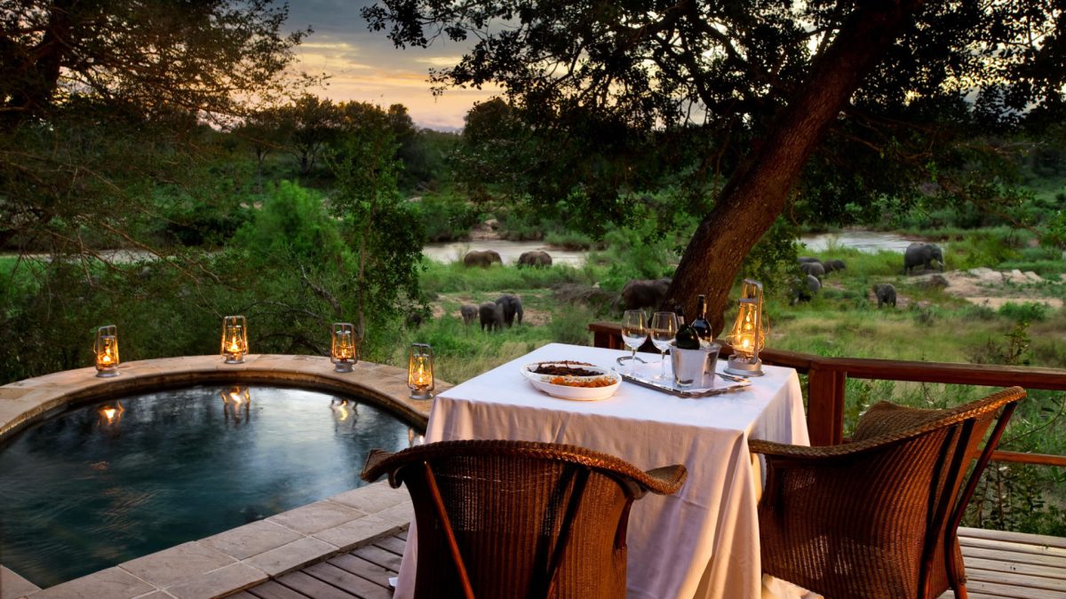 In-room-dining-experience