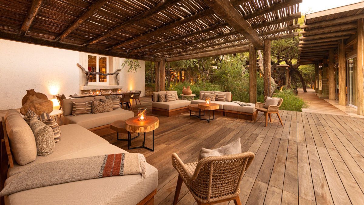 Kapama-Karula-Lounger-area-near-Fire-Pits