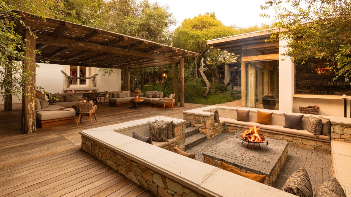 Kapama-Karula-outside-Fireplace
