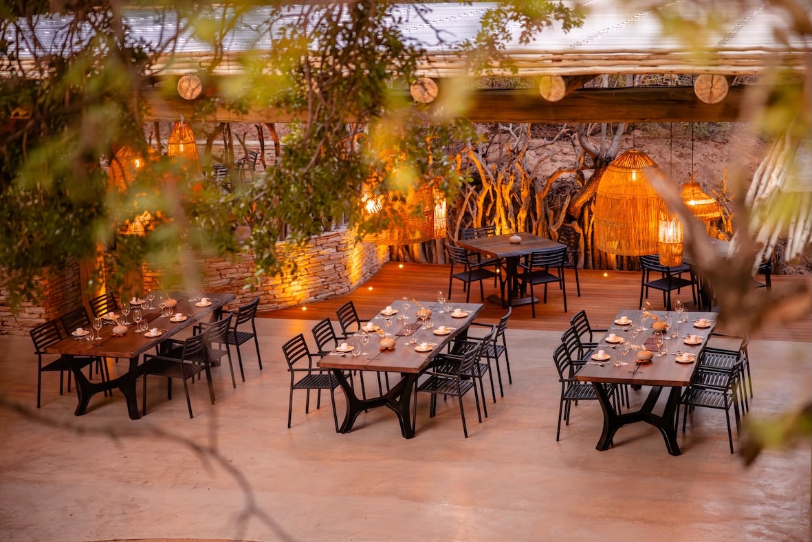 Kapama-River-Lodge-Boma-safari-dining-seating