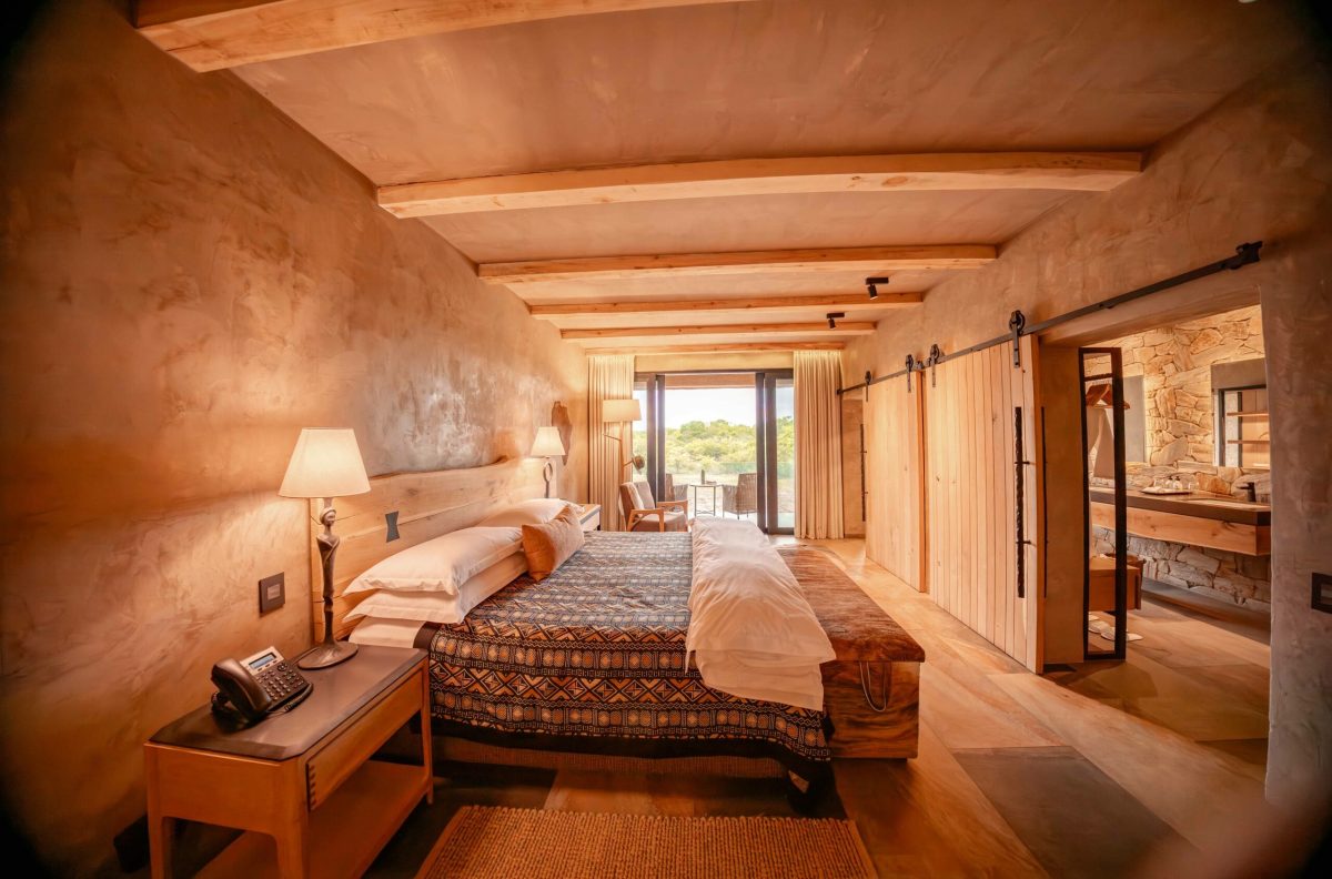 Kapama-River-Lodge-Deluxe-Suite-room-view-2-scaled