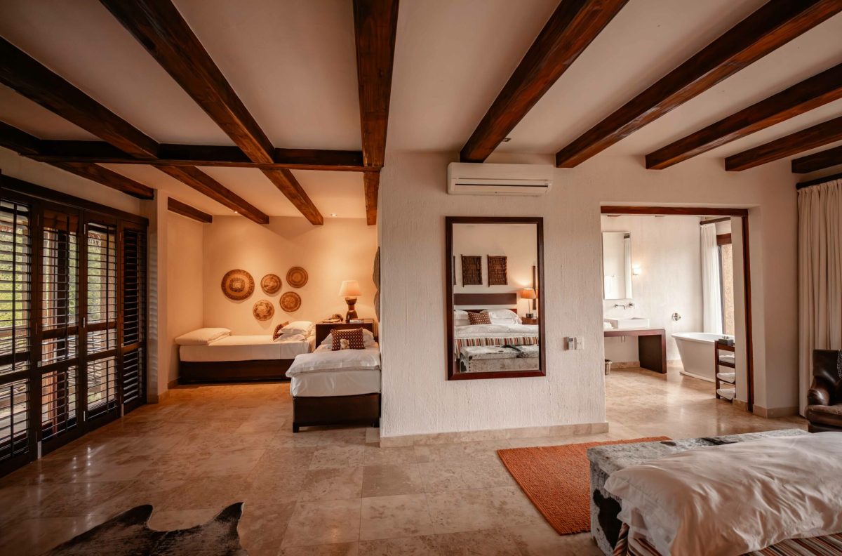 Kapama-River-Lodge-Spa-Family-open-plan-1-scaled (1)