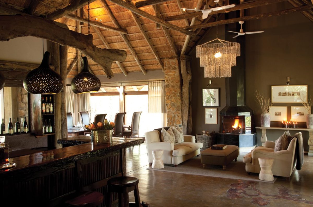 Leopard Hills lounge and bar area