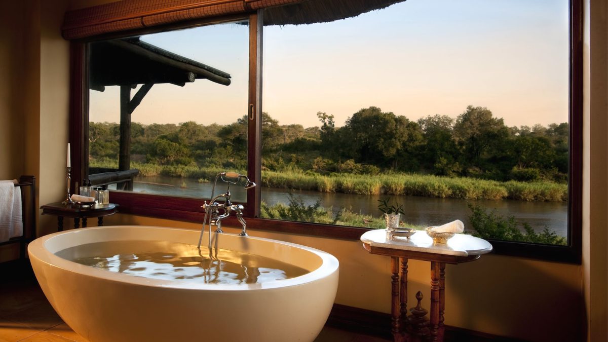 Lion-Sands_Narina-Lodge_3_Suite_Bathroom-1
