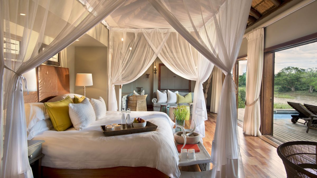 Lion-Sands_Narina-Lodge_3_Suite_Bedroom-Interior.-2