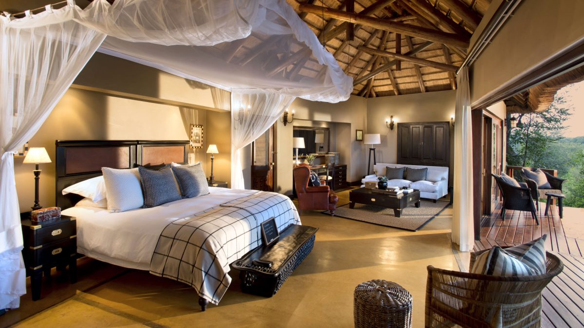 Lion-Sands_Tinga-Lodge_3_Suite_Bedroom-Interiors-3-1