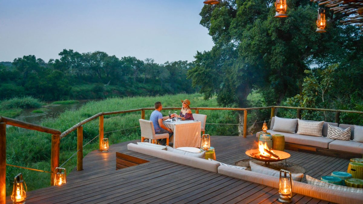 Narina-Lodge-private-dinner-setup