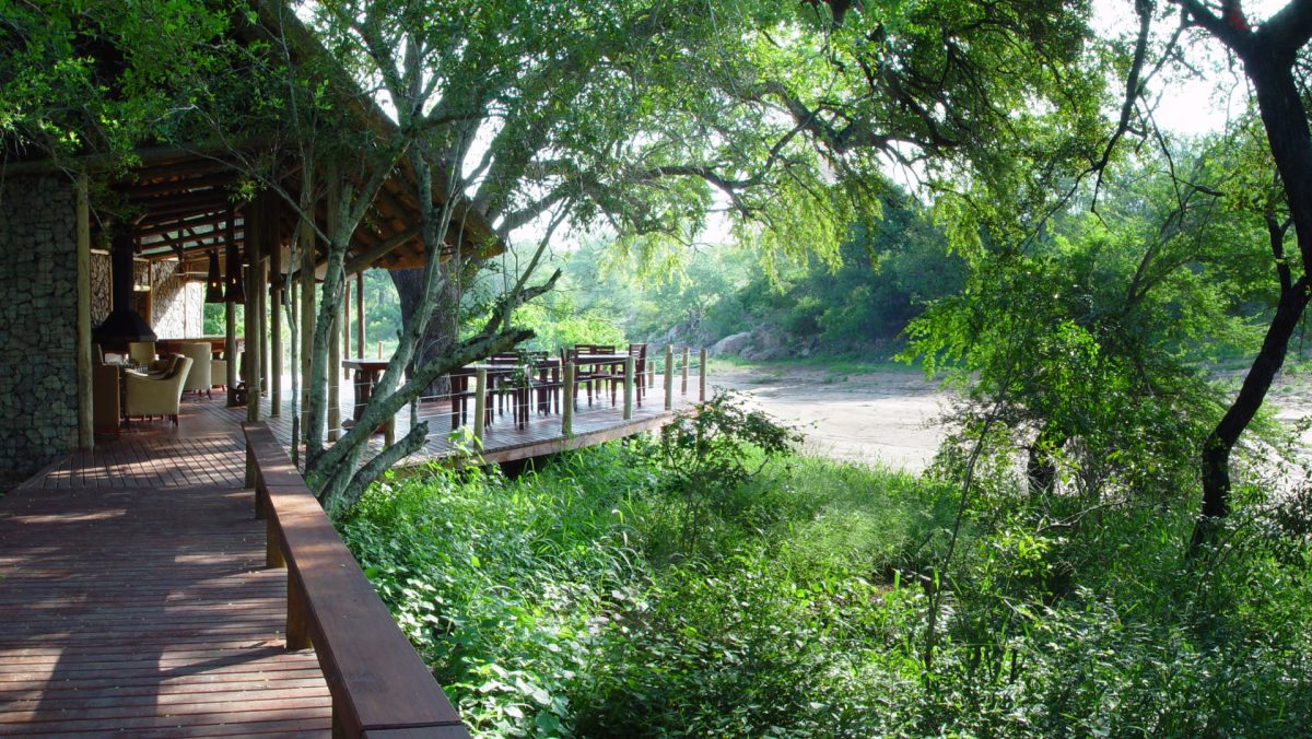 Rhino-Post-Safari-Lodge-Main-Deck
