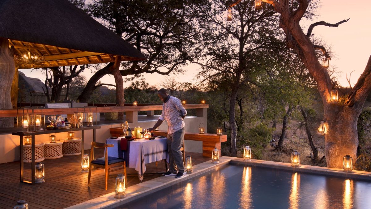 RockFig-Safari-Lodge_Dinner-by-the-pool-2