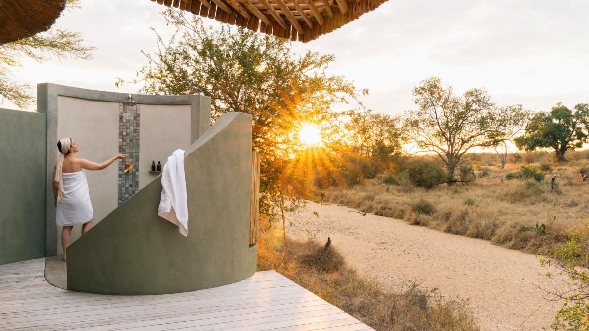 Simbavati-Camp-George-Luxury-Suite-Outside-Shower