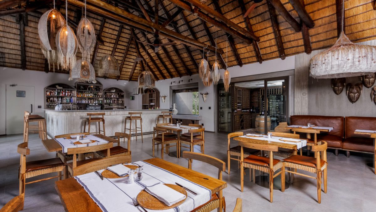 Simbavati-Waterside-Main-dining-area-2