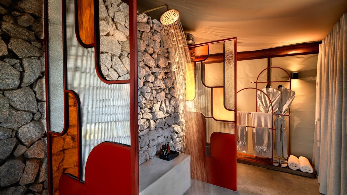 South-Africa-Ngala-Tented-Camp-tented-suite-inside-shower-_1_-Collections-3000w