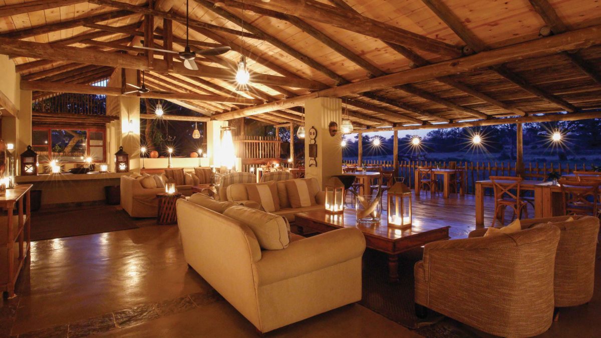 Summer-house-at-night
