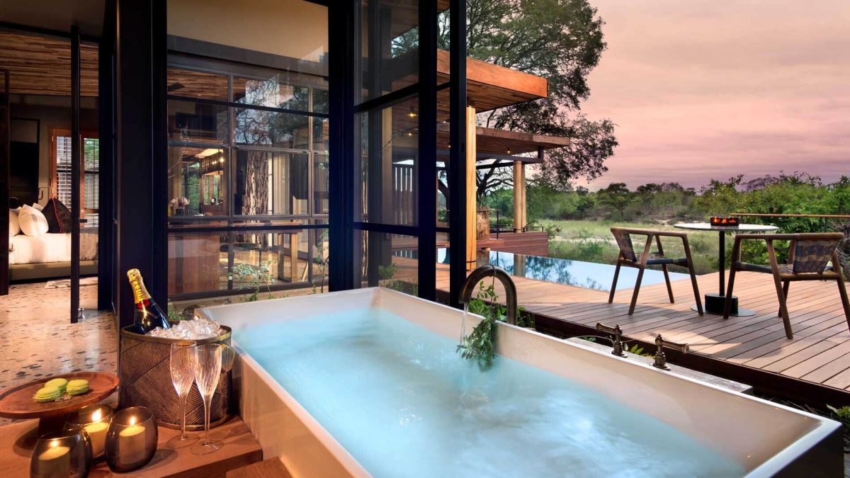 bathtub-overlooking-sand-river-at-tengile-on-south-africa-safari