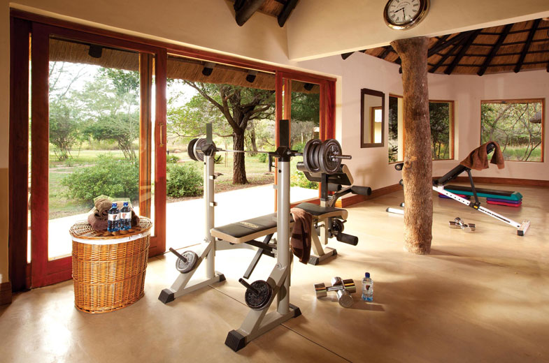 fully-equiped-gym-at-kings-camp