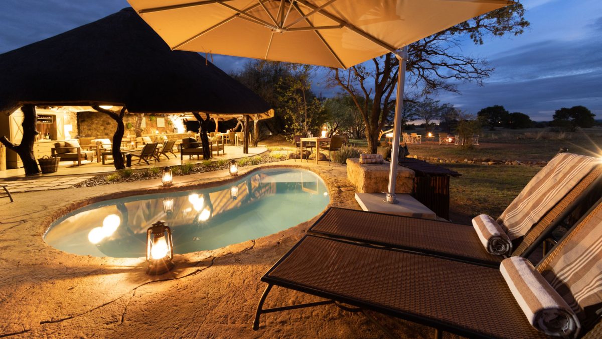 kwa-pool-night