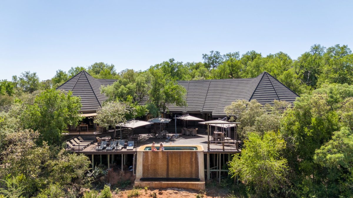 madikwe-hills-mvr-lodge-deck-pool-cocktails-01-1600x900