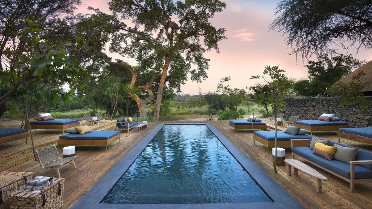 riverlodgeguestswimmingpool-081132