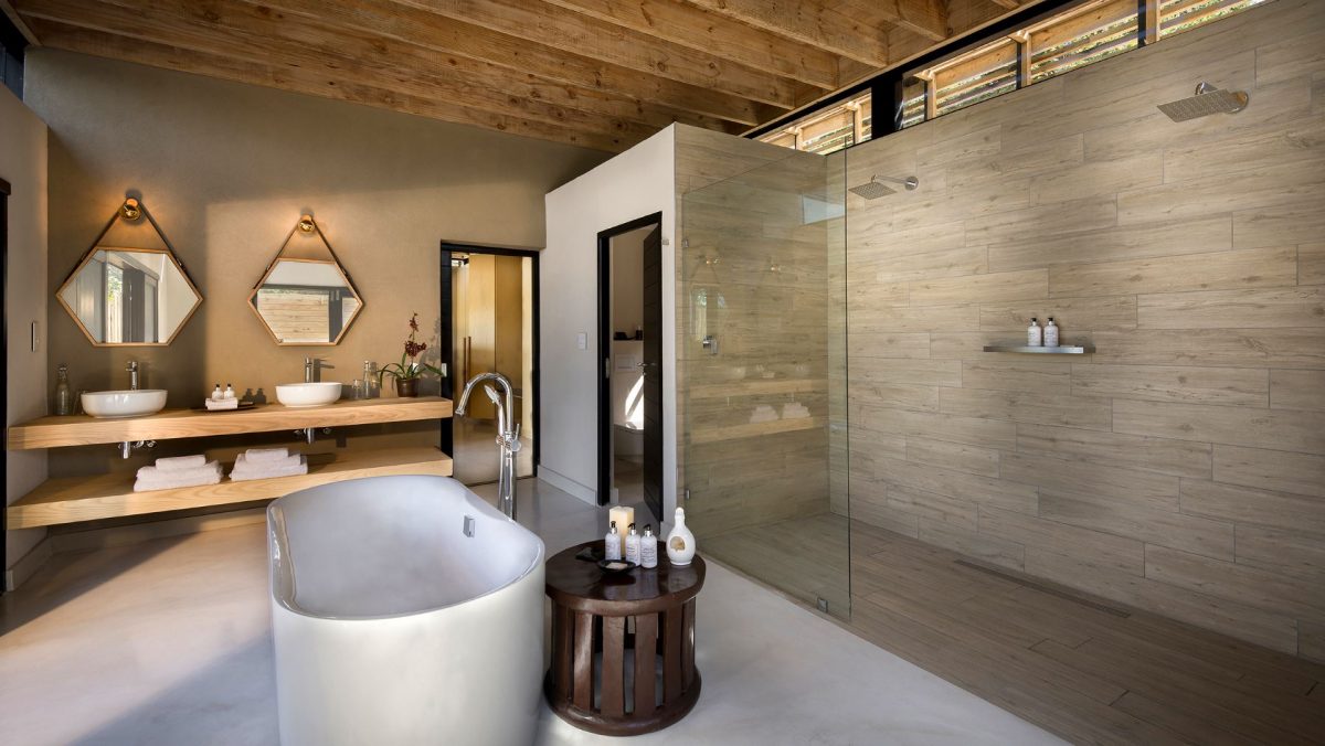 riverlodgeriversuitebathroom-081138