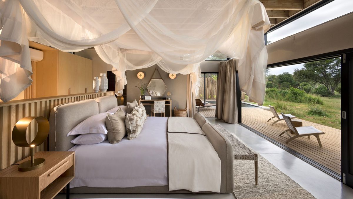 riverlodgeriversuitebedroom-081144