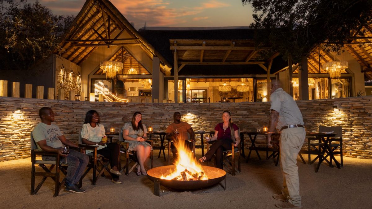 simbavati-waterside-firepit
