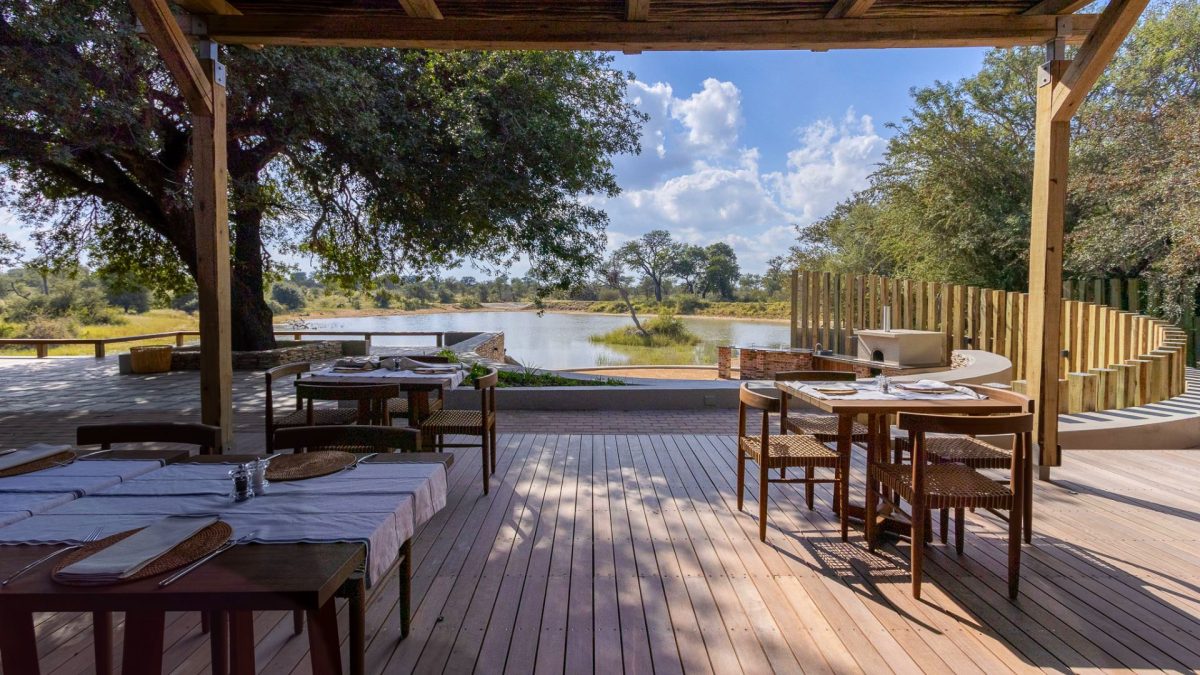 simbavati-waterside-main-deck