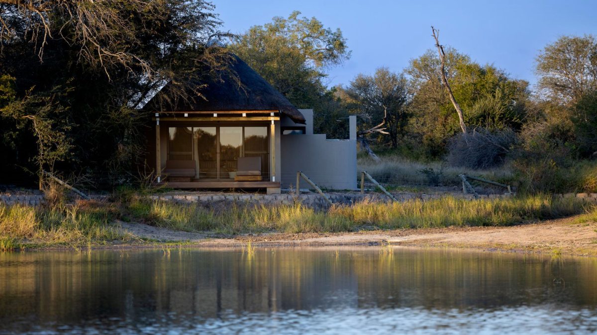 simbavati-waterside-suite-overlooking-dam