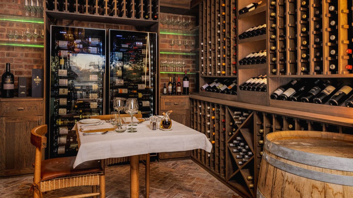 simbavati_waterside_-_dining_04_-_wine_cellar