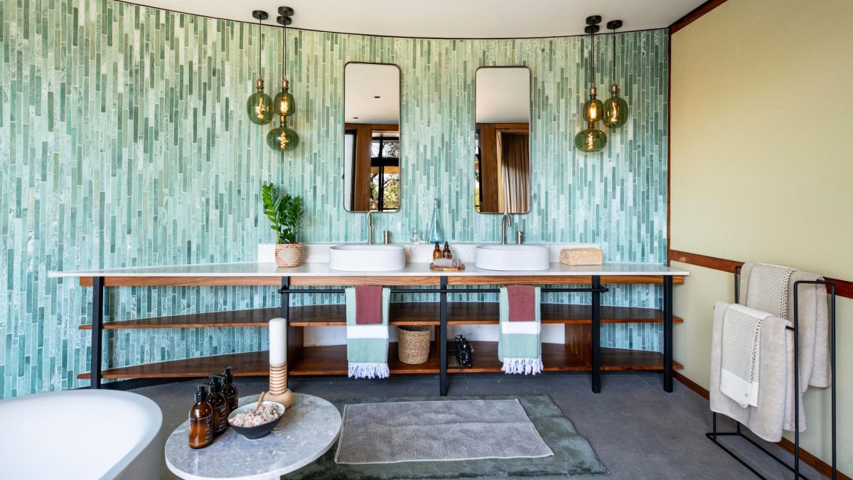 tanda_tula_-_safari_camp_-_interior_-_double_vanity